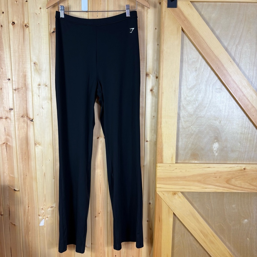 Gymshark women’s Black
Pull on athletic pants size small/medium?